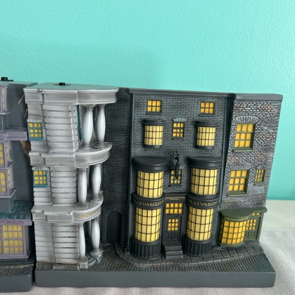 Enesco Wizarding World HARRY POTTER DIAGON ALLEY LIGHT UP BOOKENDS 6008334 NEW - Picture 10 of 11